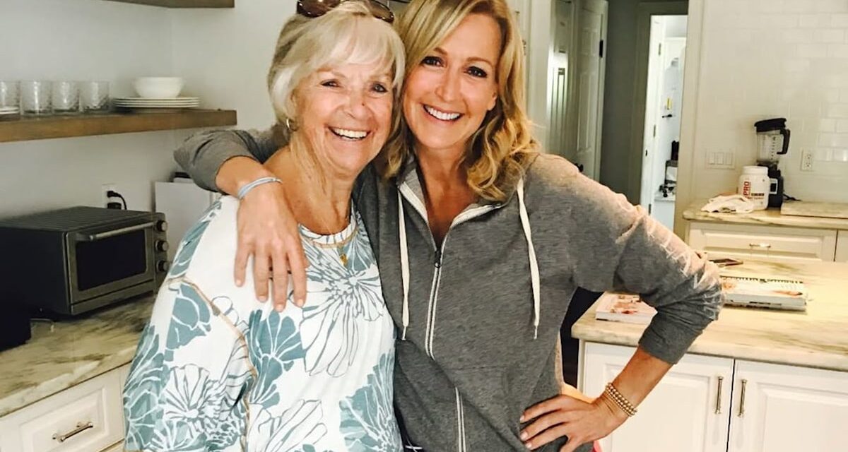 Lara Spencer, émue, pleure la mort de sa mère bien-aimée, 85 ans, alors qu&rsquo;elle partage une « immense tristesse »