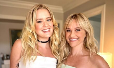 Ava Phillippe est la doublure de Reese Witherspoon sur le tapis rouge