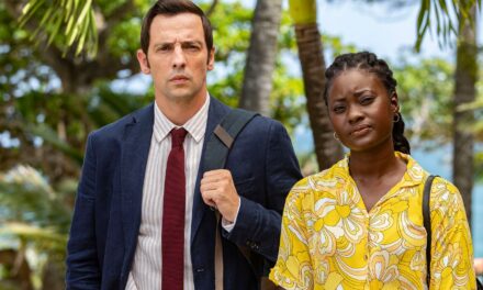La star de Death in Paradise rejoint l&rsquo;émission bien-aimée de Channel 4 avec le « meilleur line-up » jusqu&rsquo;à présent