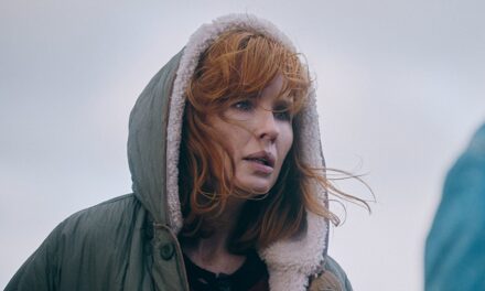 Les téléspectateurs sont « accros » au nouveau drame policier captivant de la star de Yellowstone, Under Salt Marsh