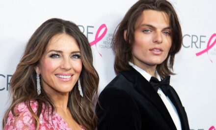 Elizabeth Hurley était la « délicieuse maman » par excellence sur une photo découverte avec son bébé