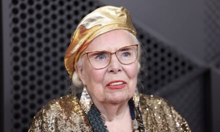 Joni Mitchell fait une rare apparition aux Grammys