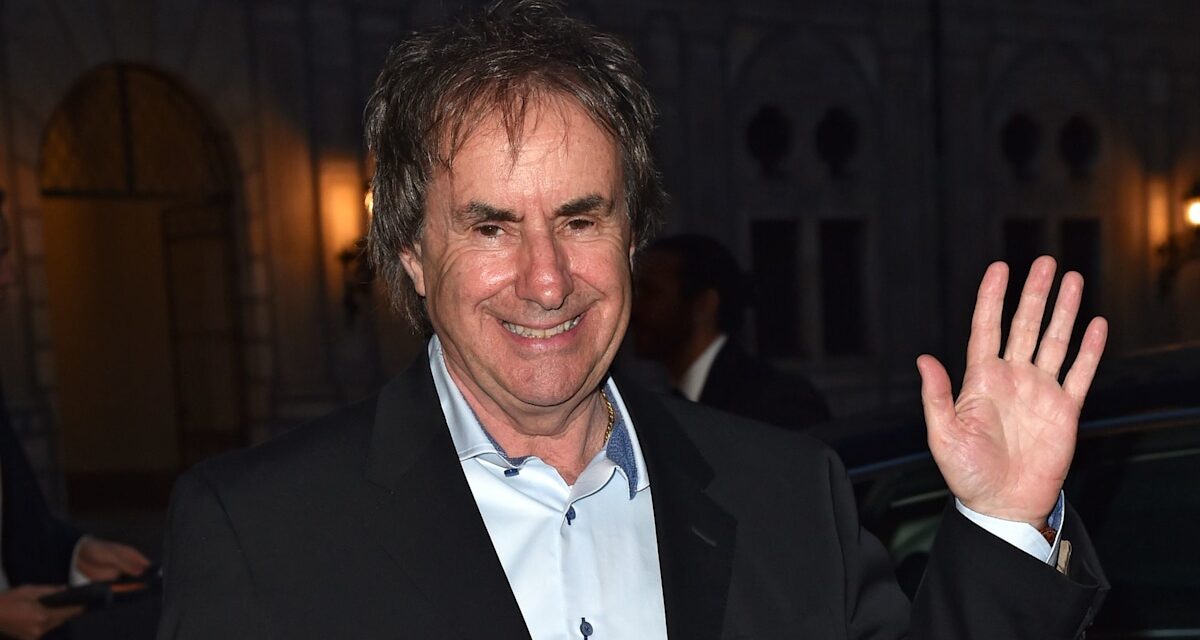 Chris de Burgh, 77 ans, photographié lors d&rsquo;une très rare sortie publique aux côtés de la fille de la reine de beauté