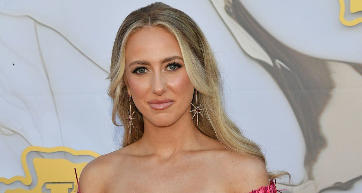 Brittany, l&rsquo;épouse de Patrick Mahomes, étourdit en bikini à peine visible pour le tournage de SI Swimsuit