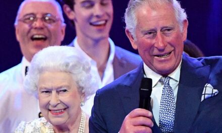 Le roi Charles appelle la défunte reine Elizabeth « maman » dans un moment tendre et découvert
