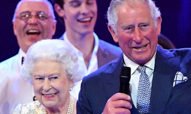 Le roi Charles appelle la défunte reine Elizabeth « maman » dans un moment tendre et découvert