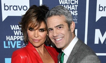 Lisa Rinna révèle sa relation ténue avec Andy Cohen et comment ils s&rsquo;énervent mutuellement