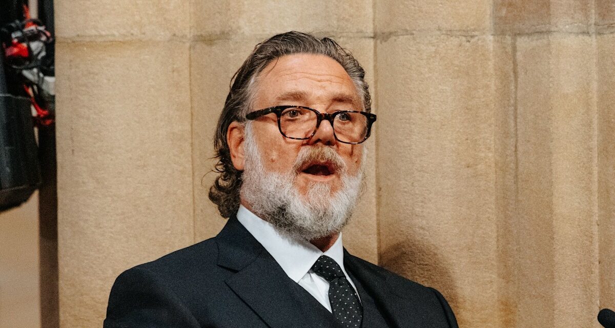 Russell Crowe ravit ses fans en découvrant le compte TikTok secret de la star hollywoodienne