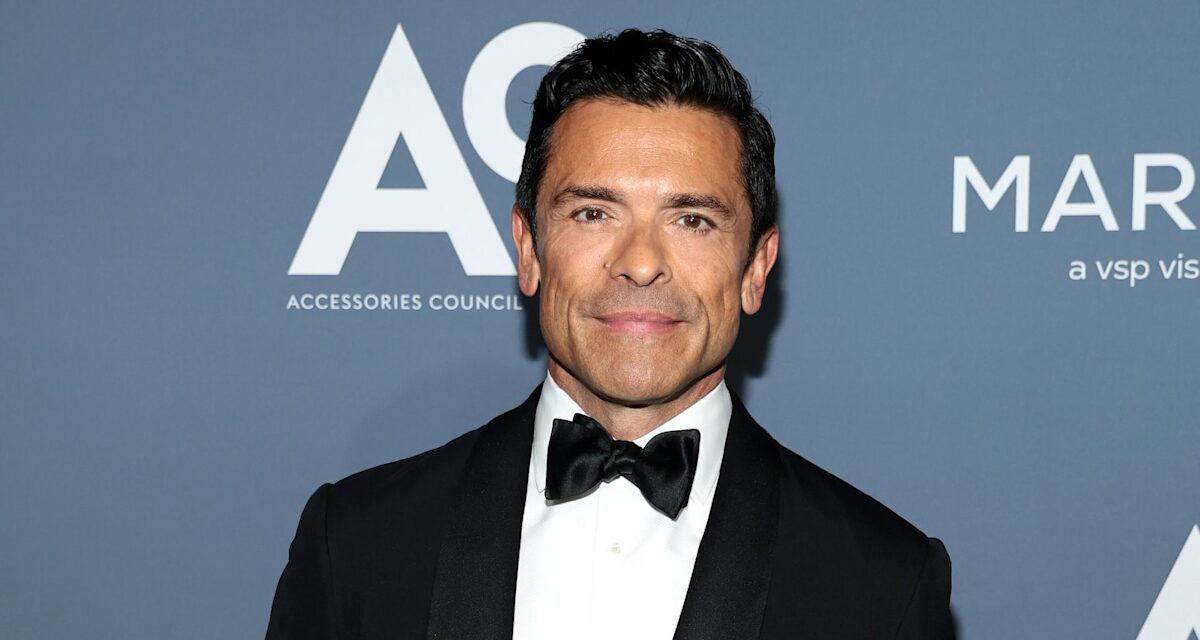 Mark Consuelos ressemble à une personne différente alors qu&rsquo;il fait une révélation « traumatisante » sur son apparence