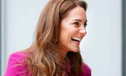 Kate Middleton évite la règle de style qu&rsquo;elle s&rsquo;est imposée en portant le manteau le plus brillant à ce jour