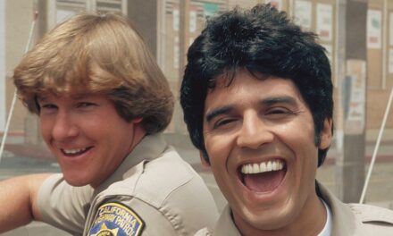 La star des CHiPs, Erik Estrada, 76 ans, n&rsquo;a pas pris une ride
