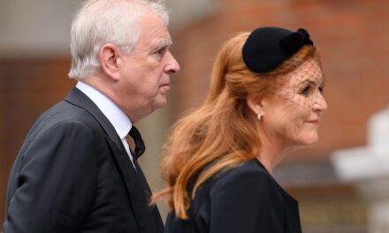 Andrew et Sarah ont-ils mis la monarchie en danger ?