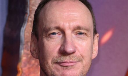 La star de Dirty Business, David Thewlis, a 2 ex-actrices très célèbres