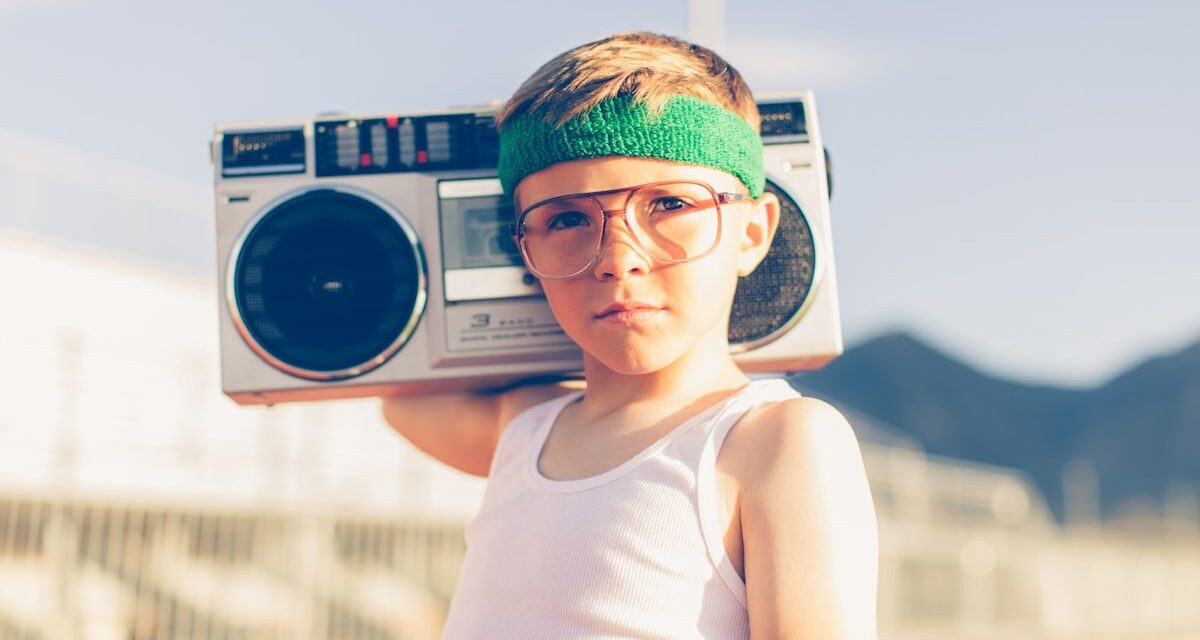 Les prénoms de bébé des années 80, les parents « ludiques » sont abandonnés en 2026 – et quelle est la tendance à la place