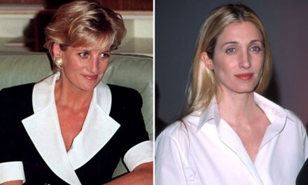 4 fois la princesse Diana et Carolyn Bessette-Kennedy étaient des jumelles dans le style des années 90
