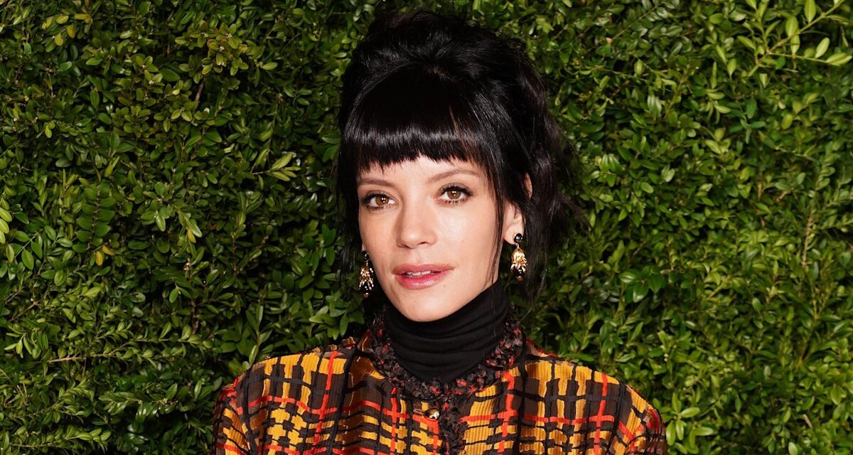 Dans la nouvelle romance de Lily Allen avec son célèbre petit ami Jonah Freud et son étrange lien avec la princesse Diana
