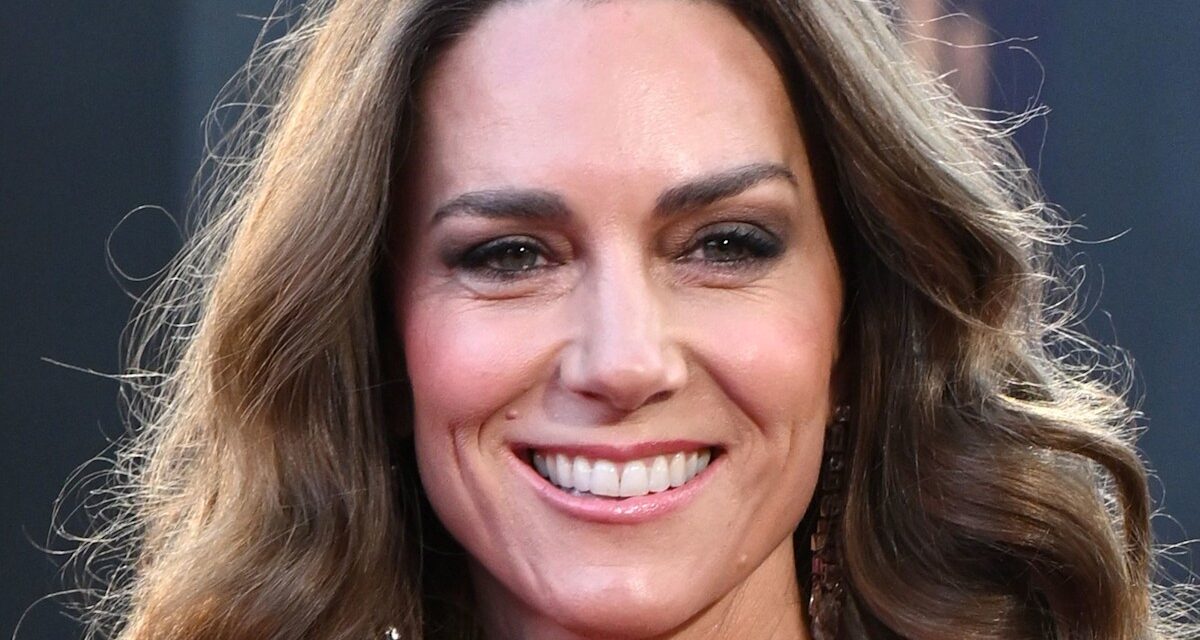 Kate Middleton est une bombe du tapis rouge des BAFTA dans une robe Gucci recyclée