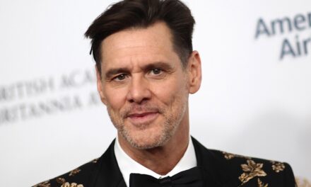 La nouvelle apparition « méconnaissable » de Jim Carrey lors d&rsquo;une rare sortie publique incite les fans à y réfléchir à deux fois.