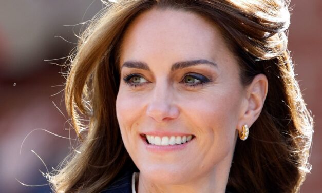 Kate Middleton embrasse la romance de la Saint-Valentin avec un collier cœur gravé de 1,5 000 £