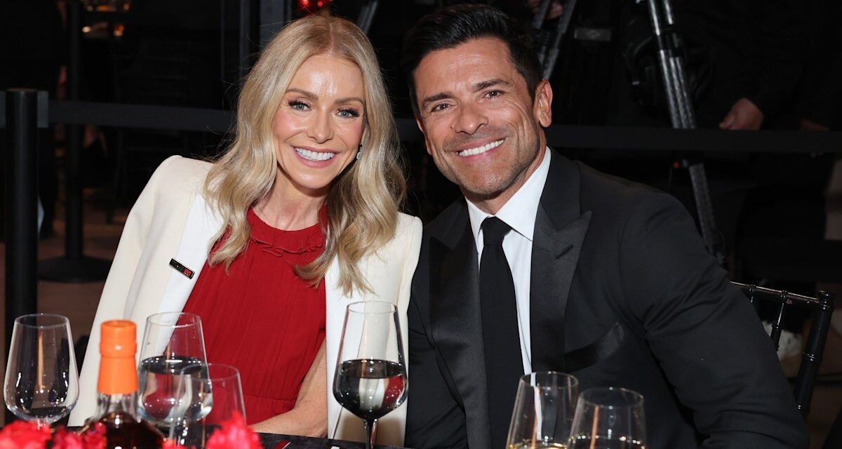 À l’intérieur des transformations spectaculaires des dents de Kelly Ripa et Mark Consuelos
