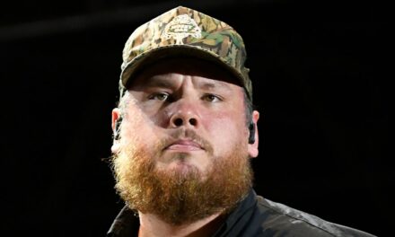 Luke Combs révèle sa relation avec les médicaments amaigrissants et ses difficultés avec l&rsquo;image corporelle