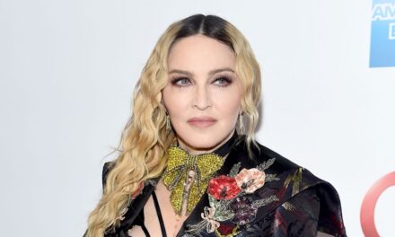 Madonna fait une apparition surprise lors d&rsquo;un match de football féminin