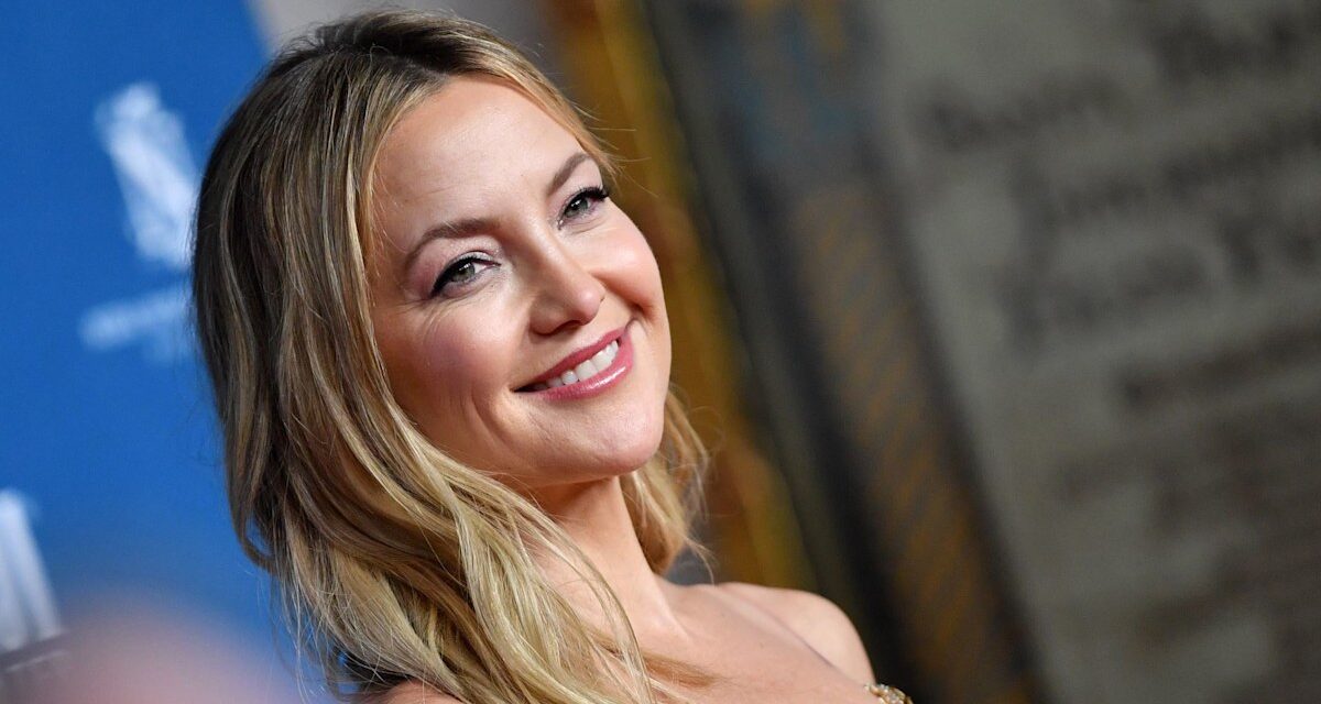 Kate Hudson étourdit dans un corsage bustier en cuir noir plongeant lors de la pré-soirée des BAFTA