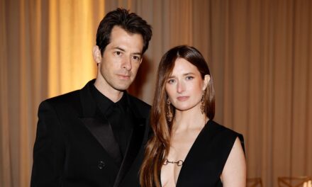 Rencontrez la famille de Mark Ronson – y compris l&rsquo;épouse de l&rsquo;actrice et sa mère mégastar hollywoodienne