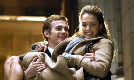 Le thriller de Prime, Awake, salué comme un « mystère divertissant », connaît une résurgence après un échec critique