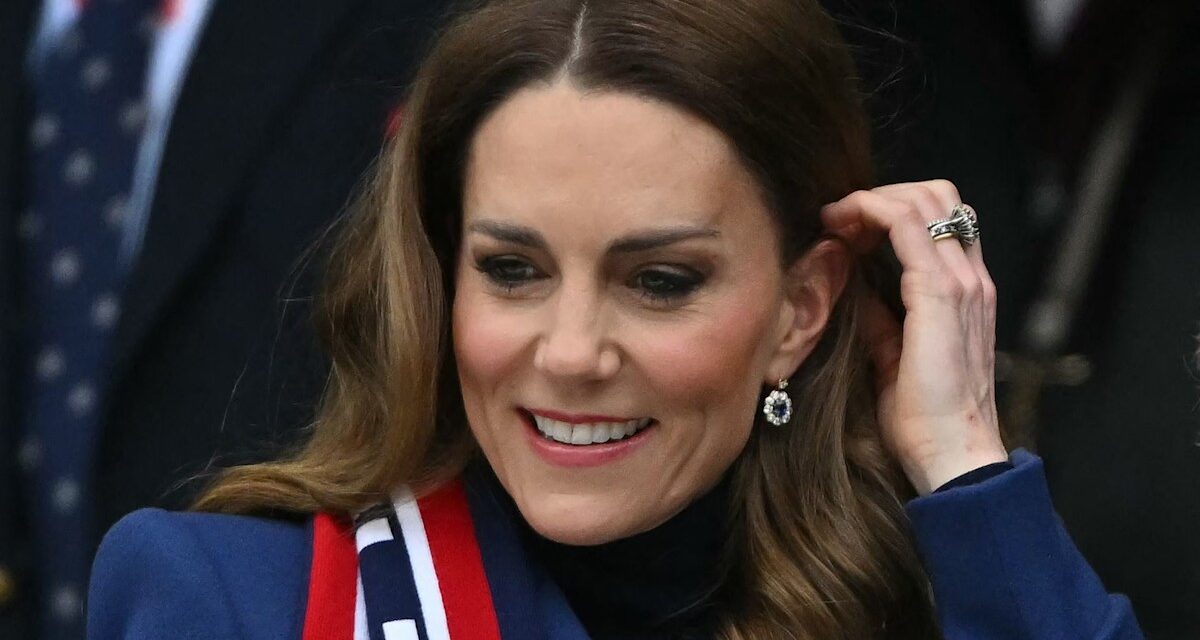 Kate Middleton réapparaît avec « autorité » dans un manteau Alexander McQueen