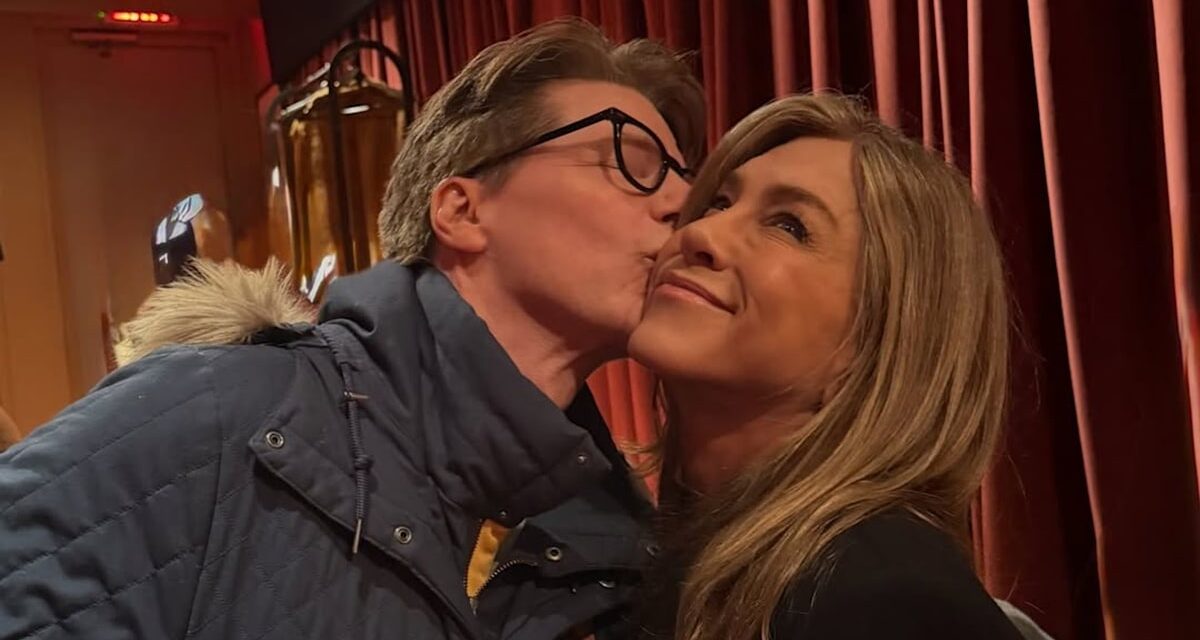 Jennifer Aniston, Bradley Cooper et d&rsquo;autres stars viennent soutenir l&rsquo;émission Off-Broadway de Sean Hayes