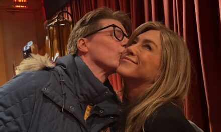 Jennifer Aniston, Bradley Cooper et d&rsquo;autres stars viennent soutenir l&rsquo;émission Off-Broadway de Sean Hayes