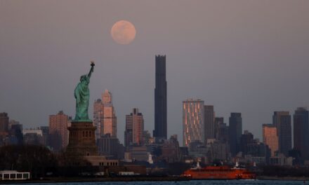 La Lune du Ver arrive et les experts disent qu&rsquo;elle pourrait perturber votre sommeil