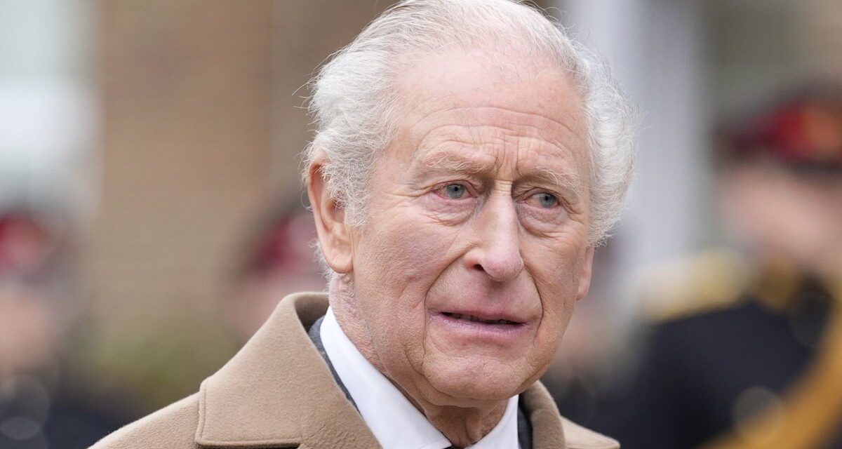 Le roi Charles fait face à un coup dur alors que le principal chef d’une organisation caritative démissionne après l’arrestation d’Andrew