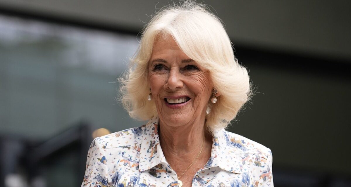 La reine Camilla vient de donner une touche royale impressionnante à la tendance « laitière »