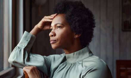 Comment les penseurs excessifs transforment de minuscules soucis en boucles mentales épuisantes – et comment arrêter