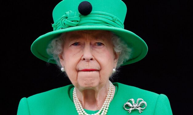 Règle stricte de la reine Elizabeth II à la maison avec 4 enfants par crainte d&rsquo;une concurrence « vicieuse »