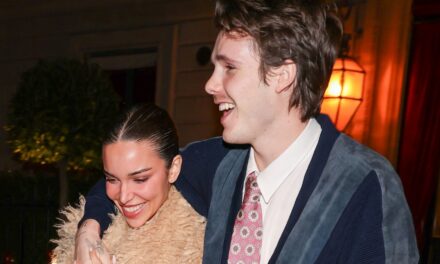 La mise à jour osée de Cruz Beckham suscite la réaction de son frère Roméo