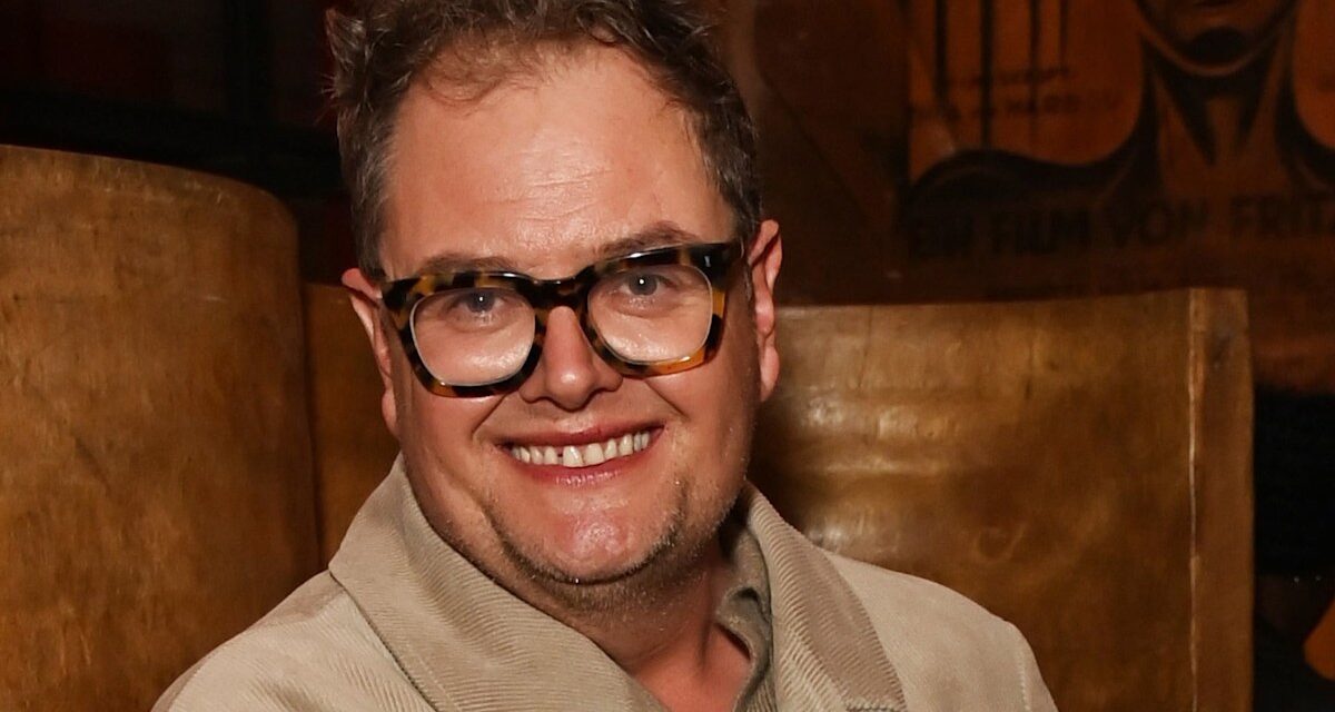 Alan Carr abandonne sa maison « solitaire » pour un « très grand » château inspiré des célébrités traîtres