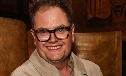 Alan Carr abandonne sa maison « solitaire » pour un « très grand » château inspiré des célébrités traîtres