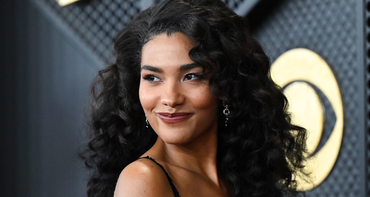 Comment Olivia Dean, favorite des BRIT Awards, a toujours été destinée à un « grand succès » – EXCLUSIF