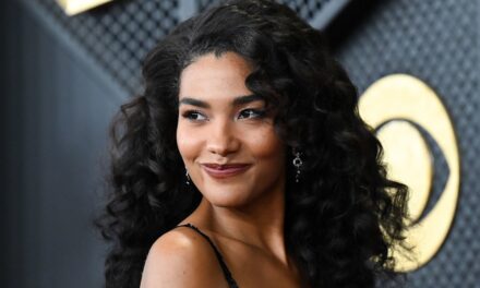 Comment Olivia Dean, favorite des BRIT Awards, a toujours été destinée à un « grand succès » – EXCLUSIF