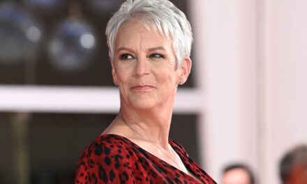 Le changement de carrière de Jamie Lee Curtis dans les années 80 inspiré par ses 2 enfants adoptés