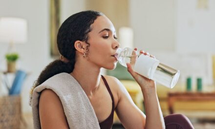 Que sont les électrolytes – et quand éviter de les prendre