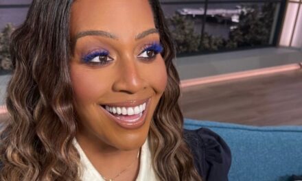 Le coordonné bleu marine chic d&rsquo;Alison Hammond vient de chez Next et je l&rsquo;ajoute immédiatement au panier.