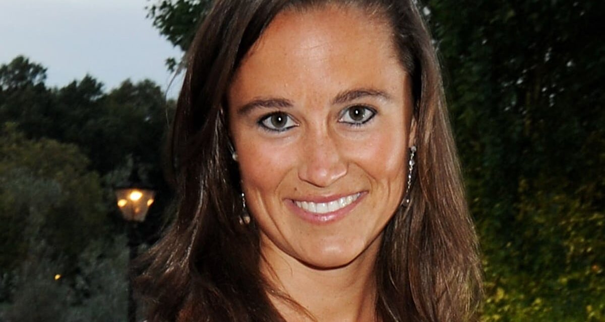 Pippa Middleton est une bombe de Chelsea dans une mini-robe rara vibrante – et avez-vous vu son bronzage