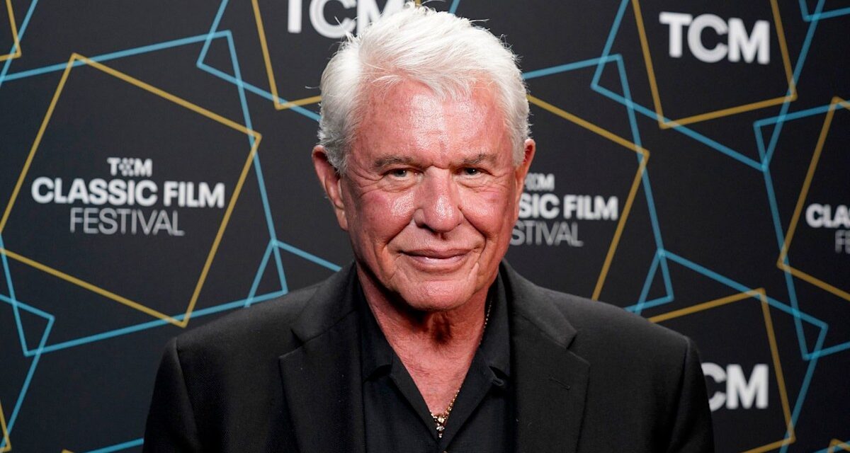 Où est Tom Berenger, la co-star de Charlie Sheen dans Platoon, 39 ans après la sortie du film