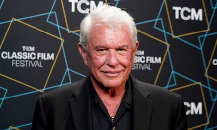 Où est Tom Berenger, la co-star de Charlie Sheen dans Platoon, 39 ans après la sortie du film