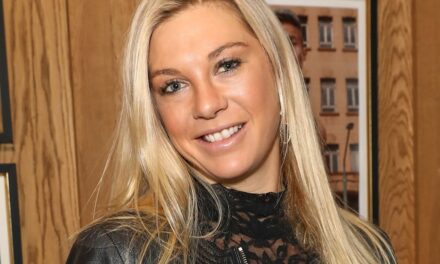 Chelsy Davy, enceinte, se bat contre les règles de la maison au milieu des bouleversements à Maurice avec 2 enfants