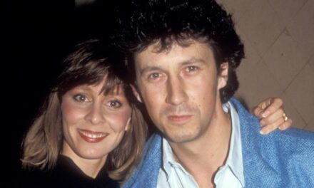 Rencontrez la célèbre épouse de Charles Shaughnessy à qui il a proposé par téléphone